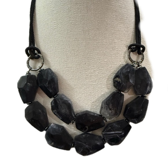 Elegant Black Stone Necklace - Picture 2 of 2
